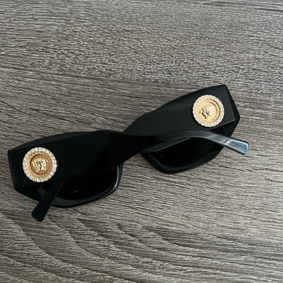 Versace cat eye sunglasses - Picture 4 of 13